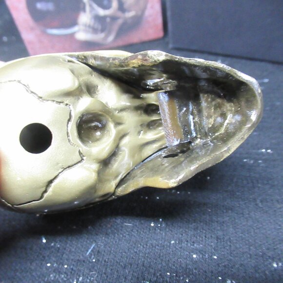 Iron & Glory Heavyweight Metal Skull Bottle Opener - Picture 8 of 10